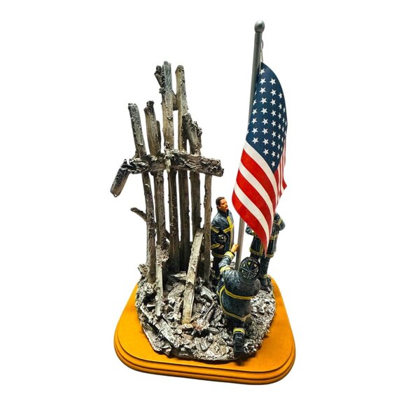 Vanmark 2001 Red Hats of Courage Image of Hope 9/11 Collectible Statue FM89448 - Picture 2 of 13